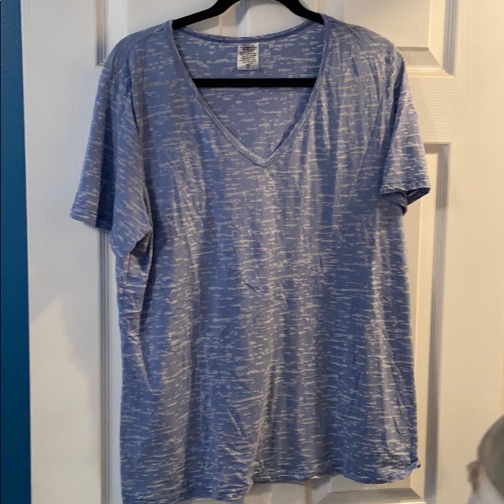 Ladies V-neck knit shirt
